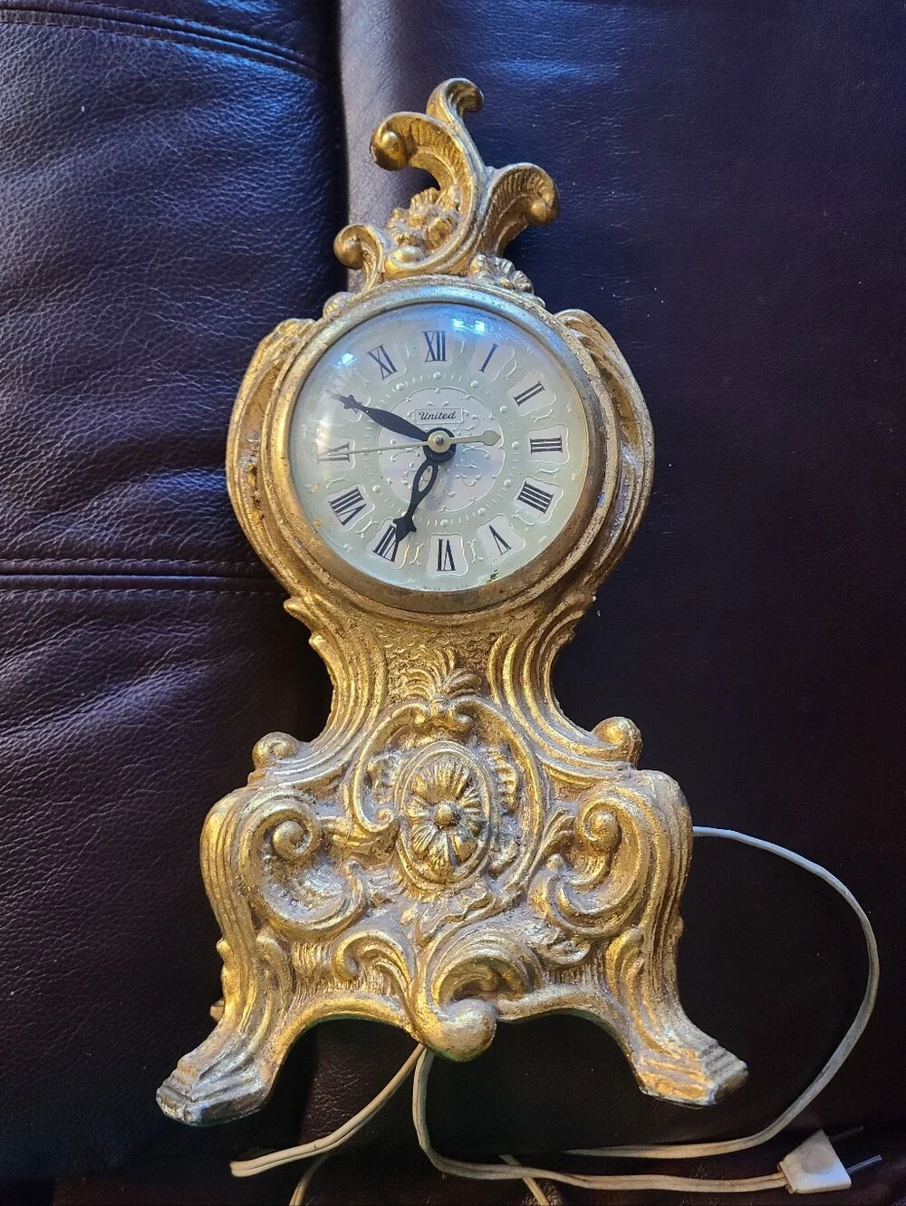 Vintage United Clock Corp Electric Model 82 Cast Metal Mantle Clock - Working